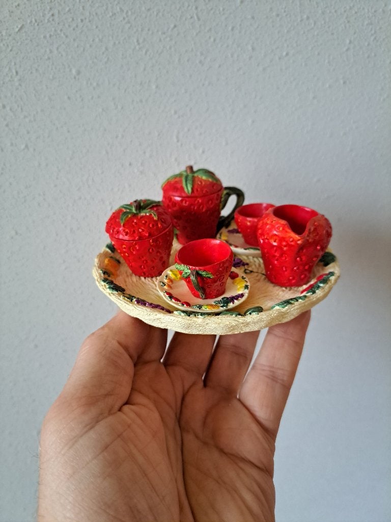 Aardbeien kinderservies 10 delig, kunsthars D12.5xH5.5cm, Ophalen of Verzenden, Zo goed als nieuw, Overige typen