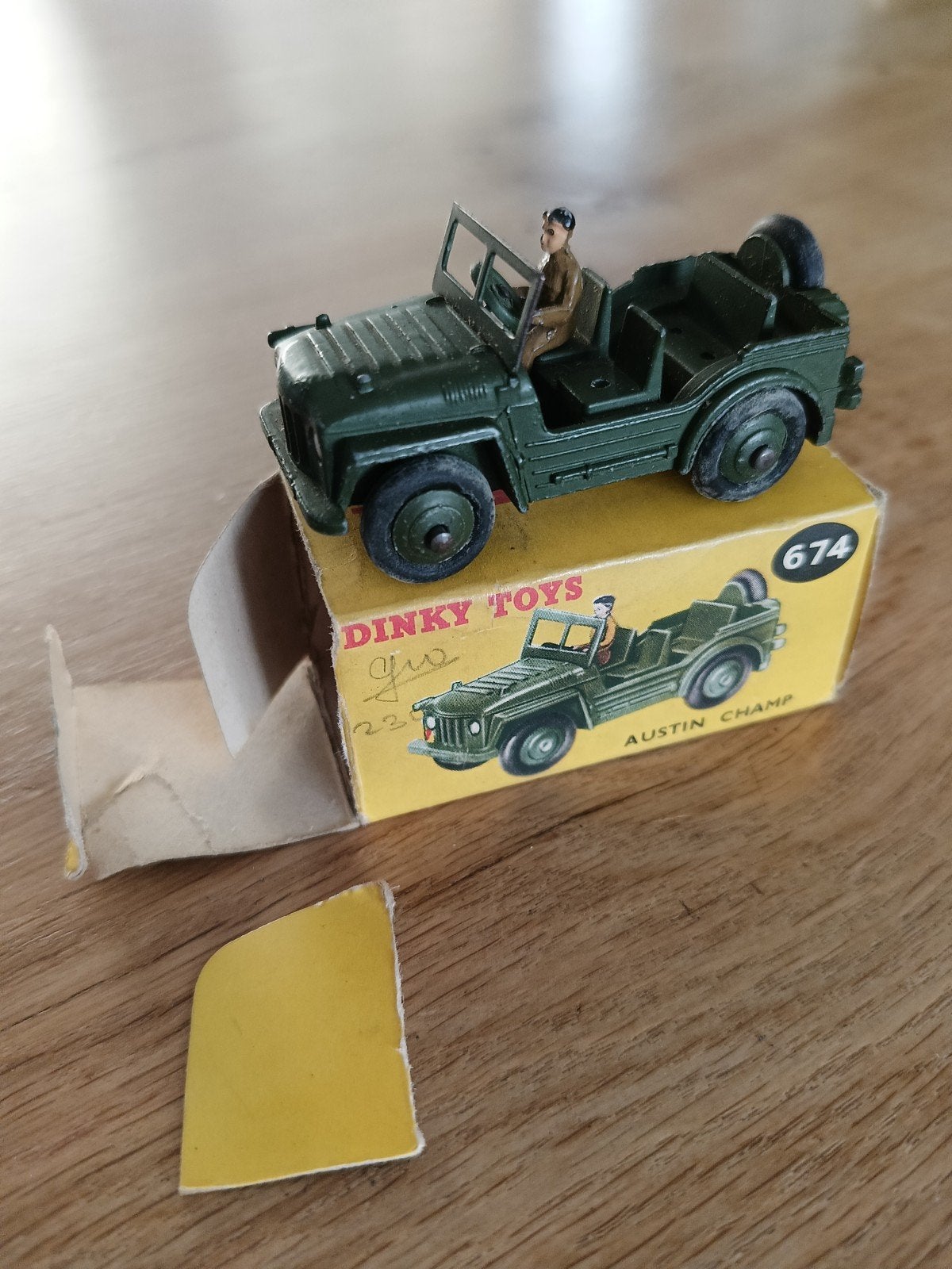 Dinky Toys Austin Champ 674 met originele doos, Overige merken, Gebruikt, 1:50 of kleiner, Auto
