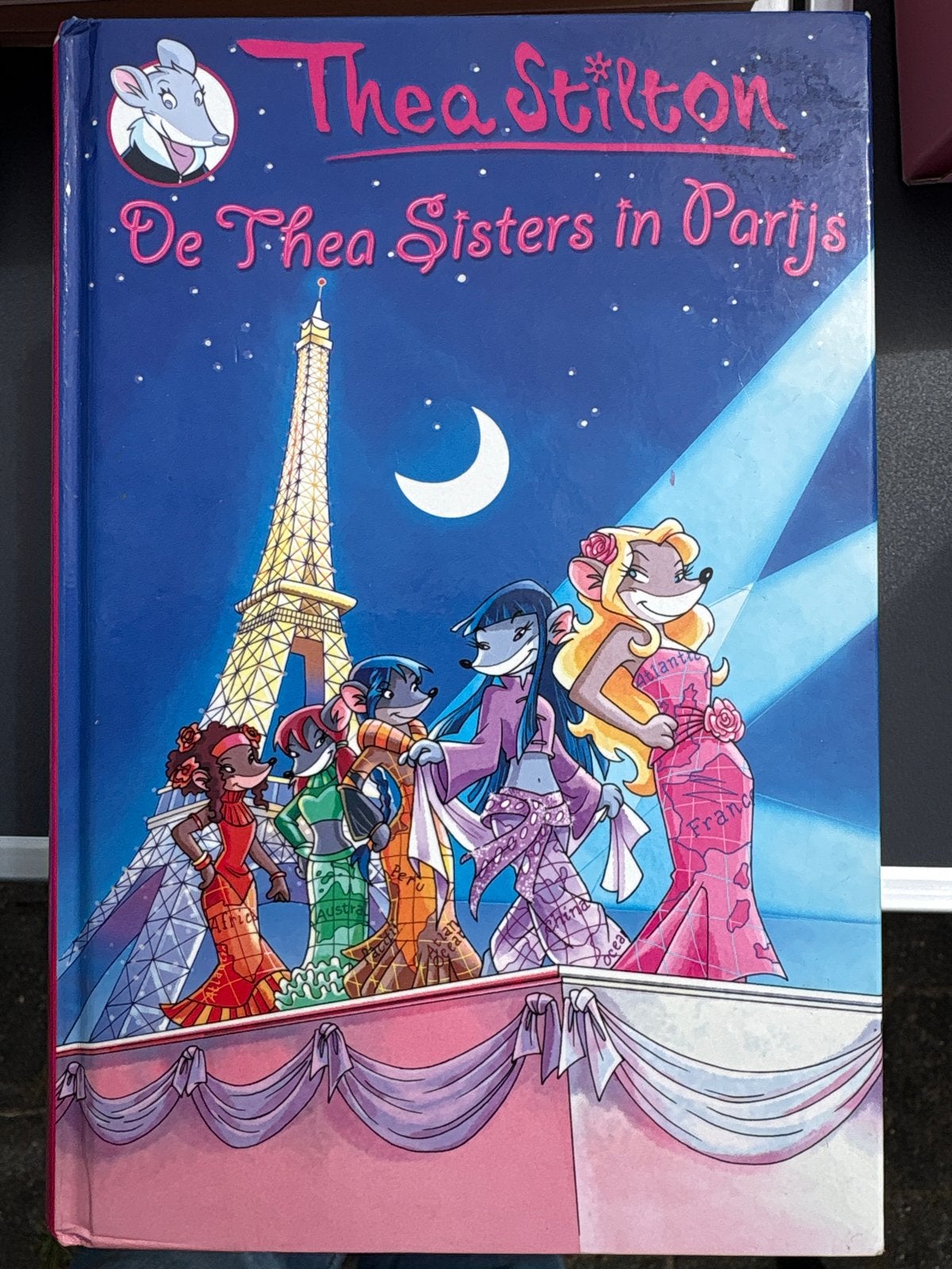 Thea Stilton: De Thea Sisters in Parijs - Avontuurlijk Boek, Boeken, Ophalen of Verzenden, Gelezen, Fictie