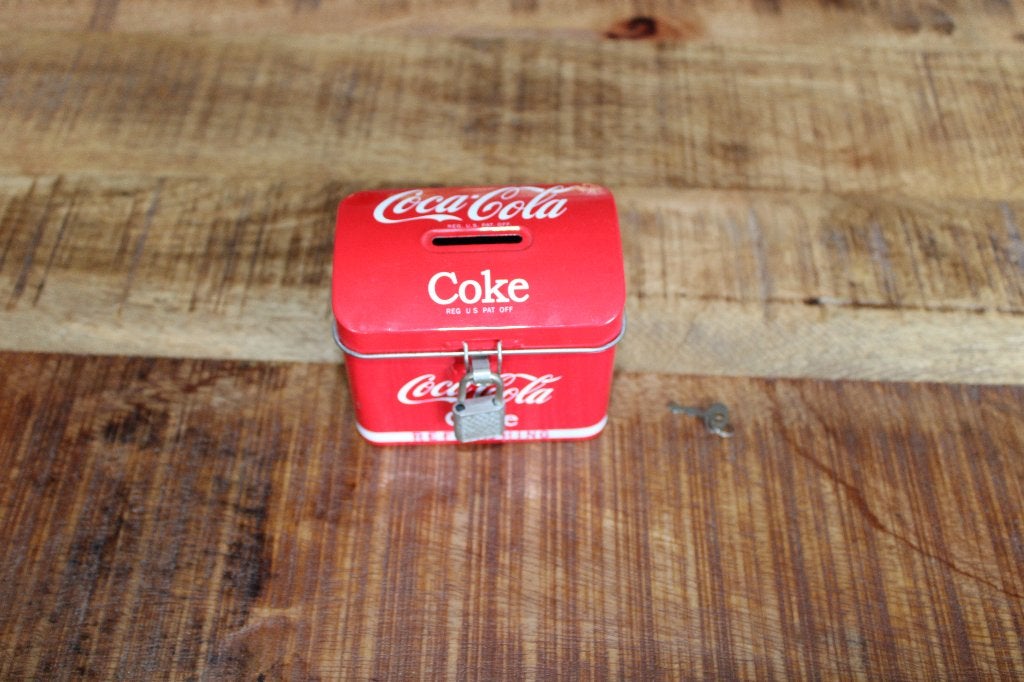coca cola metalen spaarpot met origineel hangslot en 2 sleut, Ophalen of Verzenden, Zo goed als nieuw, Overige typen