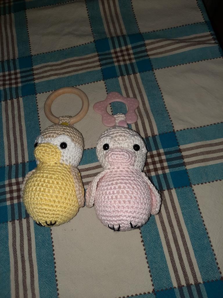 Gehaakte bijtring pinguïn - Handgemaakt babyspeelgoed, Ophalen of Verzenden, Nieuw, Rammelaar