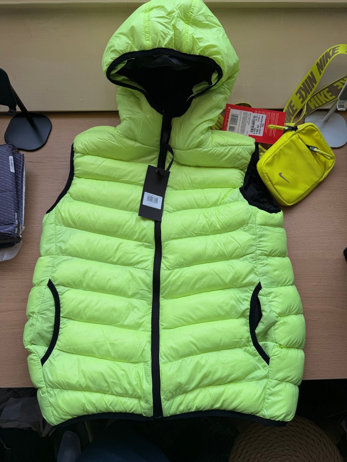 Neon Geel Bodywarmer met Capuchon - Maat S, Kleding | Heren, Bodywarmers, Ophalen of Verzenden, Nieuw, Geel