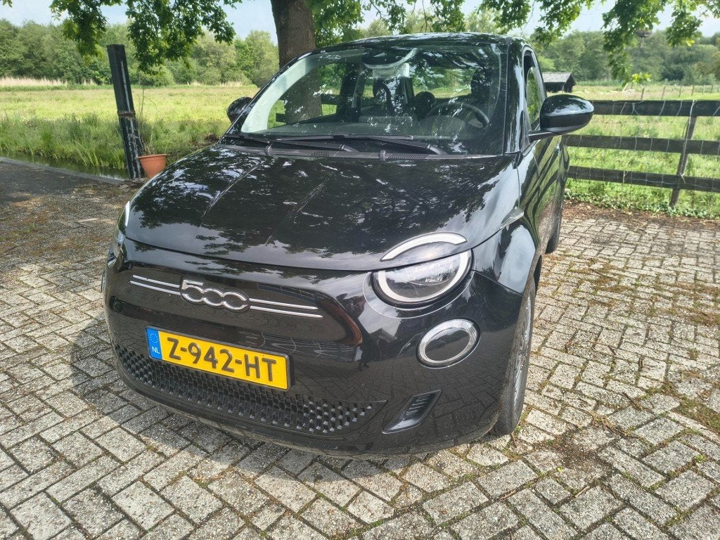 Fiat 500 E-Icon-2022- Aanbieding/ Summer sale, Met garantie (alle), 4 stoelen, Zwart, 1265 kg