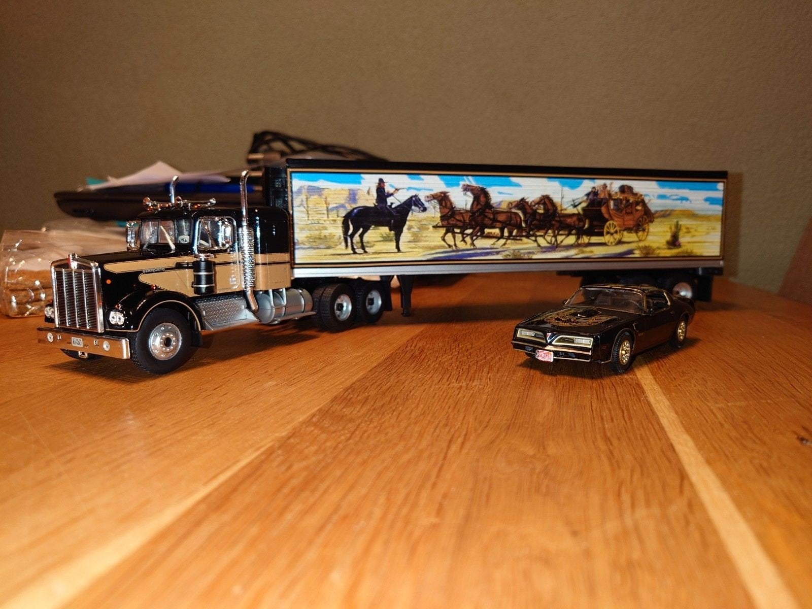SmokeSmokey and the Bandit set

Smokey and the Bandit s, Ophalen of Verzenden, Nieuw, Bus of Vrachtwagen, Overige merken