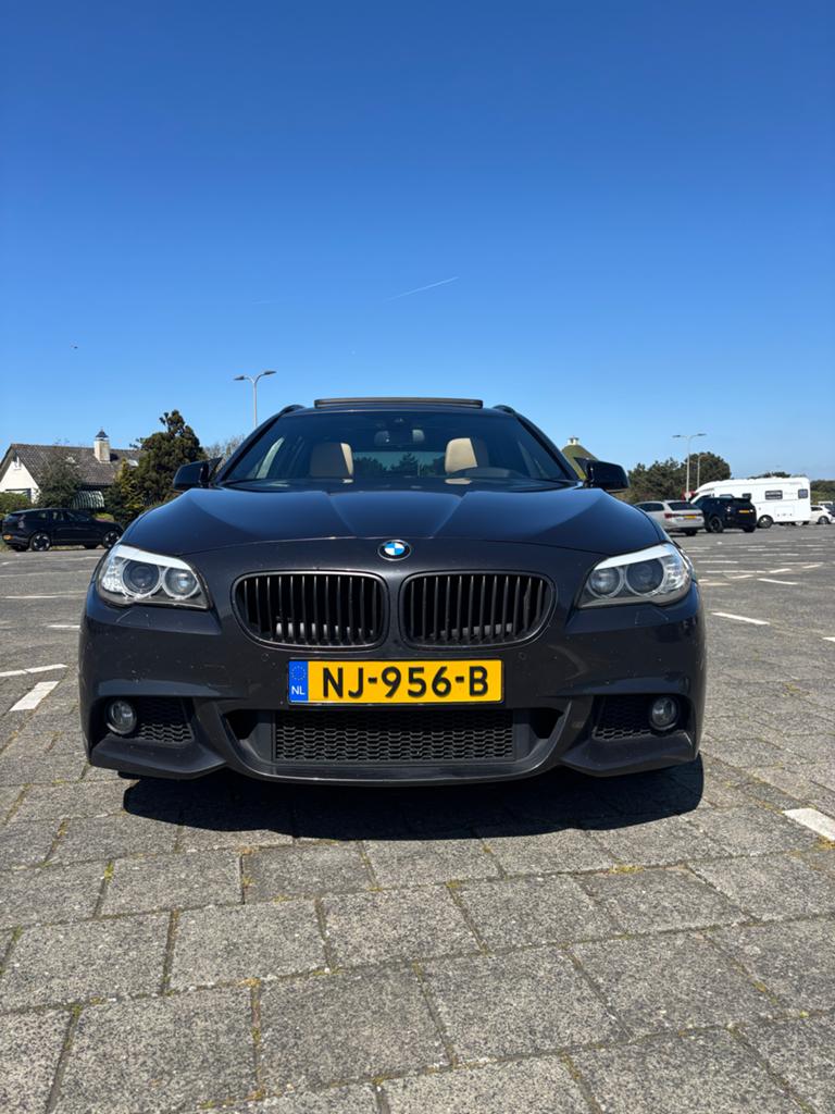 BMW 5-Serie 520D Touring 2013 Grijs M-Pakket vol opties, Auto's, Achterwielaandrijving, 1995 cc, Beige, 2000 kg