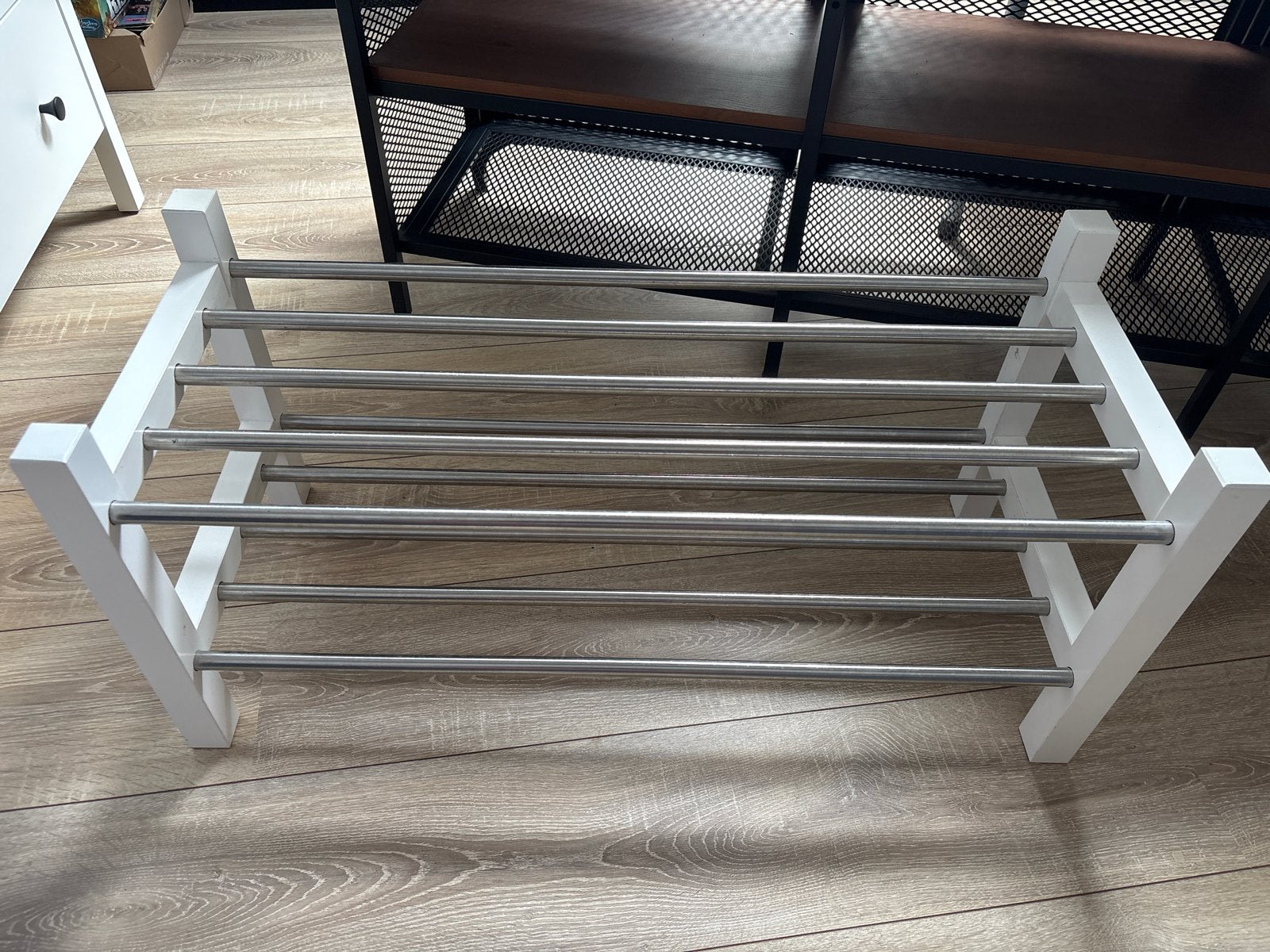 IKEA TJUSIG Schoenenrek - Wit met RVS stangen, Huis en Inrichting, Kasten | Schoenenrekken, Ophalen, Gebruikt