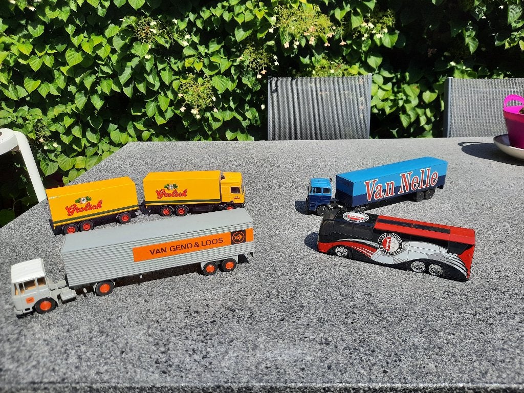 Lioncar vrachtwagens en Maisto bus, Hobby en Vrije tijd, Modelauto's | 1:50, Ophalen, Gebruikt, Bus of Vrachtwagen, Overige merken