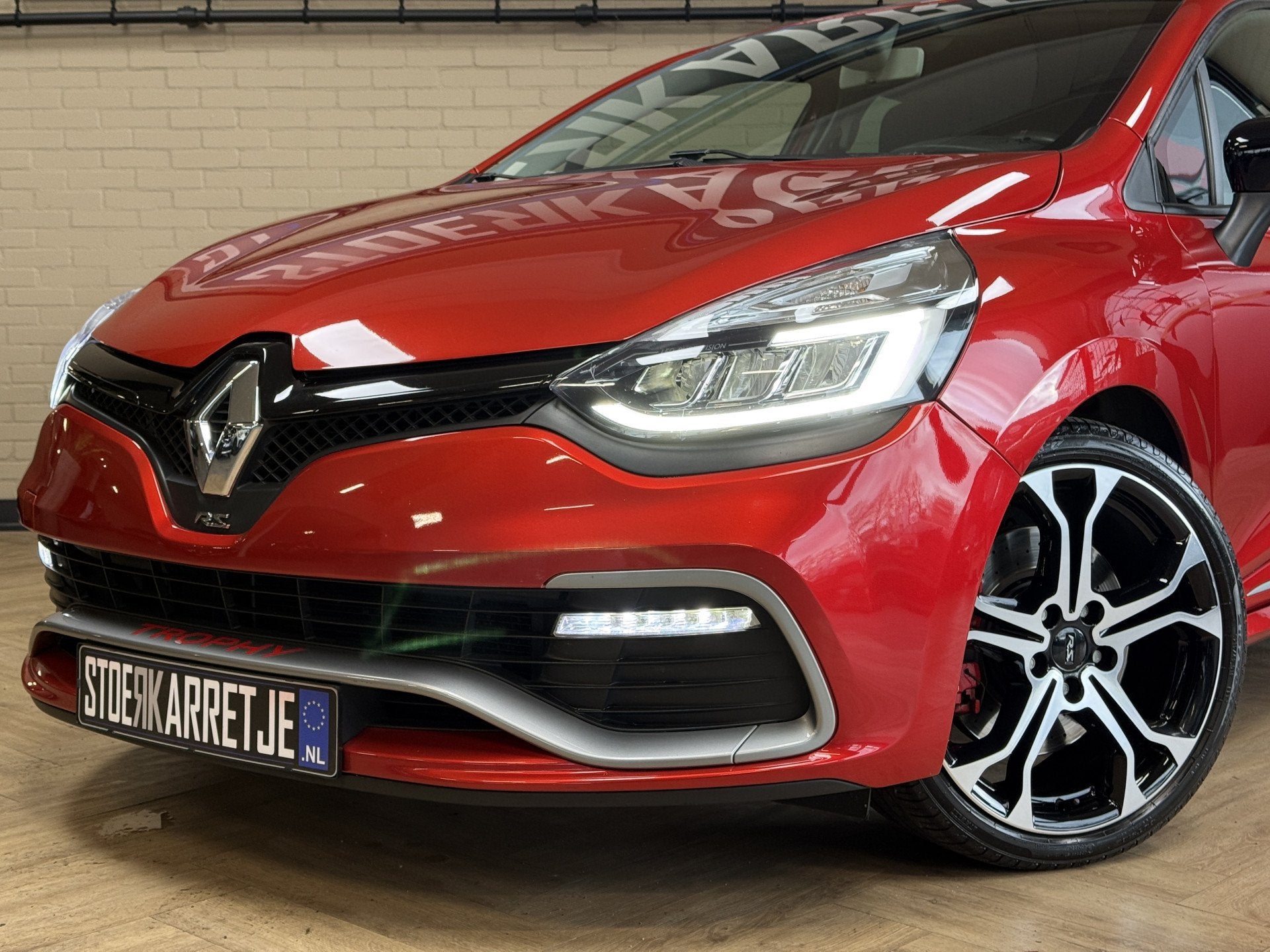 Renault Clio 1.6 R.S. Trophy 220pk | Carplay | Led | 18 inch, Auto's, Renault, 1618 cc, Gebruikt, 4 cilinders, Leder