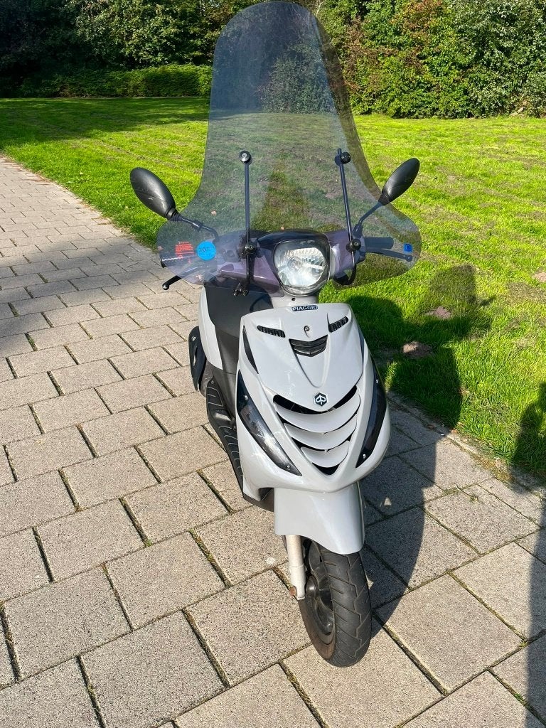 Foto 5 van Piaggio Zip 4T 2012 | Slechts 9.476 km | Zeer nette staat