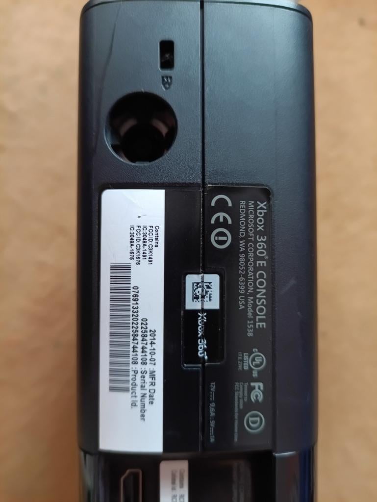 Xbox 360 E - Laatste model, stil en 250GB HDD, Spelcomputers en Games, Spelcomputers | Xbox 360, Gebruikt, 360 E, Ophalen of Verzenden