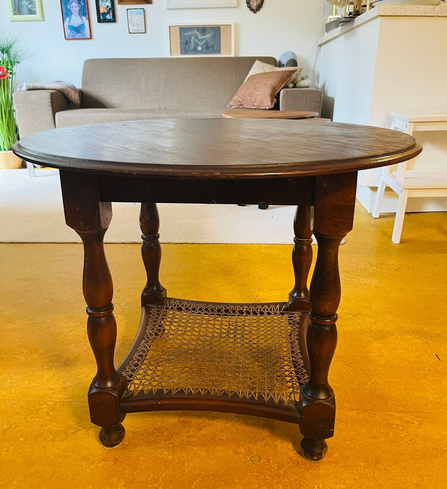 Rond antiek(ish) tafeltje, Ophalen
