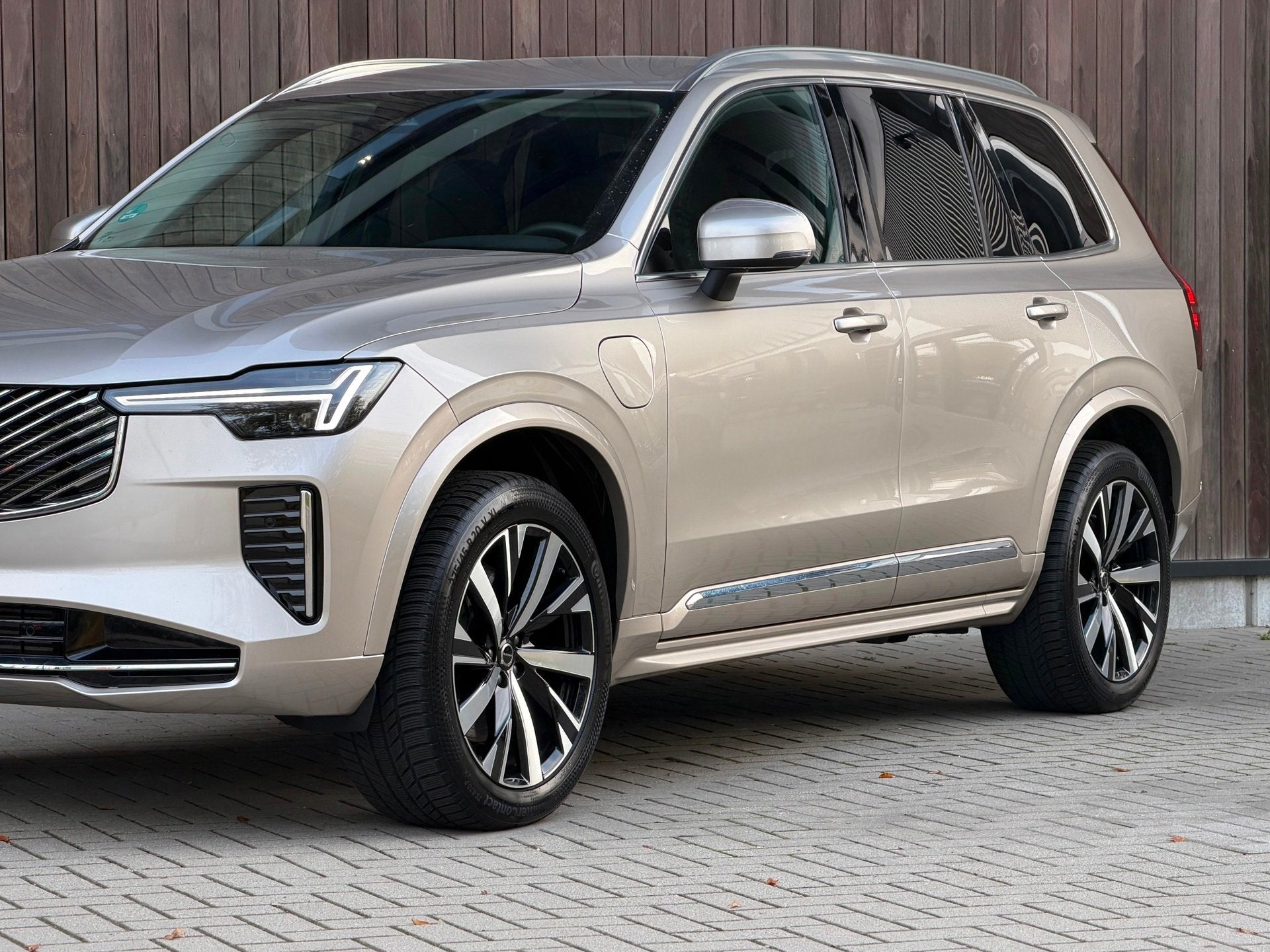 Volvo XC90 2.0 T8 Plug-in hybrid AWD Plus Bright / Facelift, 4 cilinders, 1969 cc, Automatische klimaatregeling, 7 stoelen