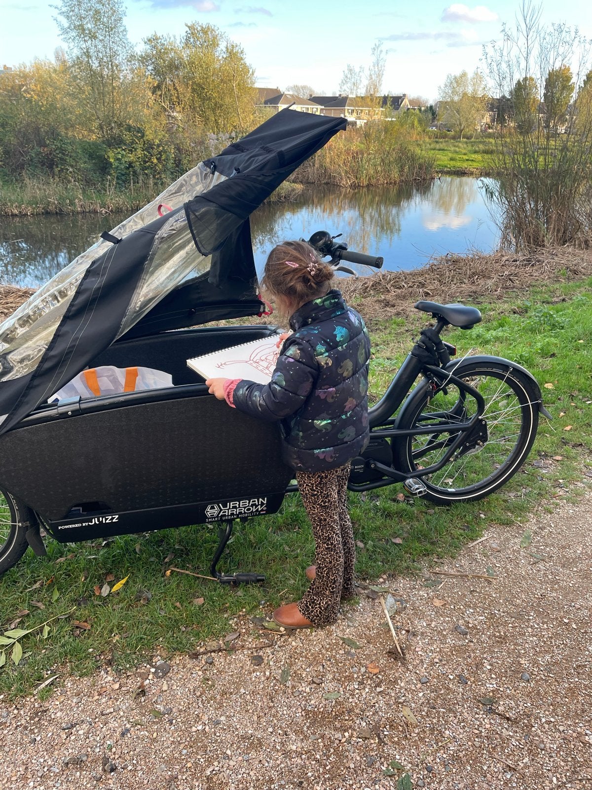 Urban Arrow bakfiets met huif en bagagedrager, 10.000 km, Fietsen en Brommers, Gebruikt, Huif, 2 kinderen, Schijfrem