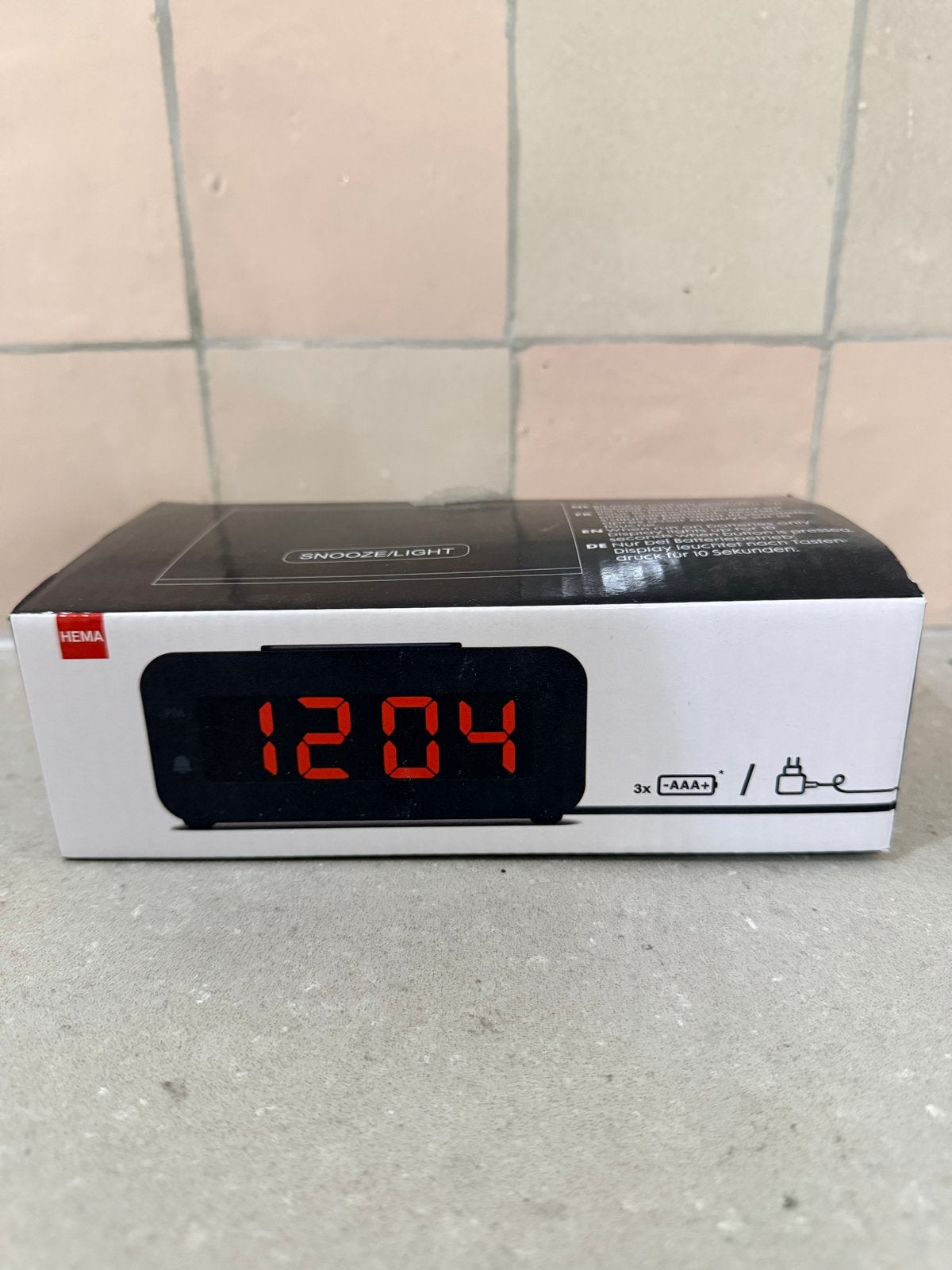 Nieuwe Hema Digitale Wekker - Zwart met Rood Display, Ophalen, Werkt op batterijen, Nieuw, Digitaal