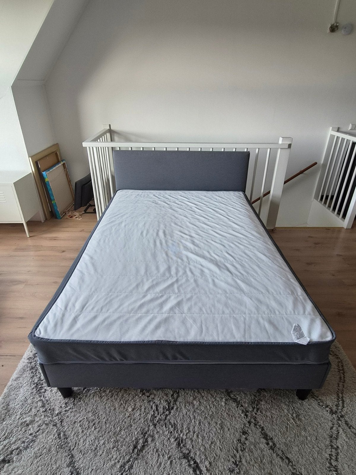 Ikea SÄBÖVIK Boxspring 
Boxspring, stevig/Vissle grijs,, Ophalen, Tweepersoons, 140 cm, Zo goed als nieuw