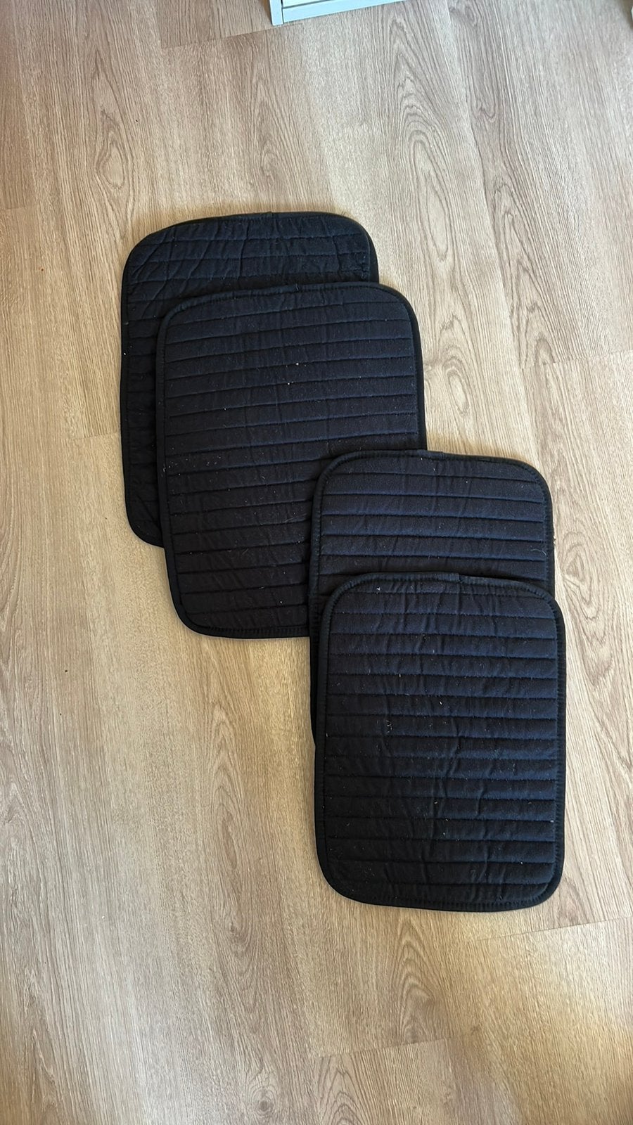 4 mooie zwarte onderlappen, Dieren en Toebehoren, Ophalen of Verzenden, Zo goed als nieuw