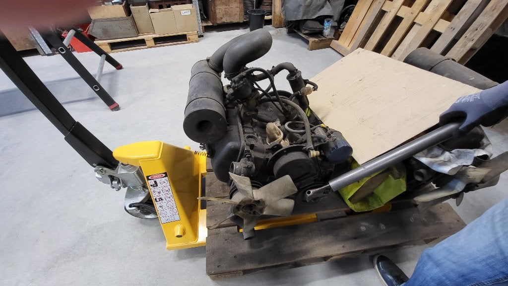 Dynamo Peugeot 404 Ruitensproeier tank Carburateur vin Motor, Ophalen of Verzenden, Gebruikt, Peugeot