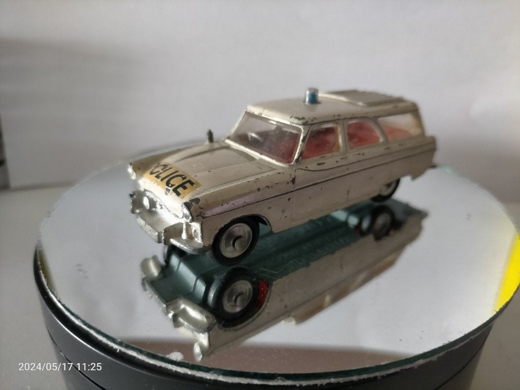 Corgi toys Ford zephyr police, Hobby en Vrije tijd, Modelauto's | 1:43, Verzenden, Zo goed als nieuw, Auto, Corgi