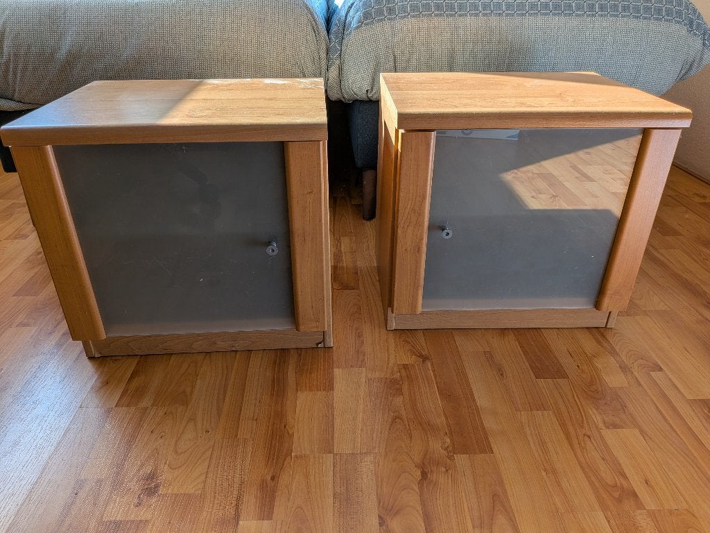 2 Ikea nachtkastjes met glazen legplank, Ophalen, Gebruikt, 45 tot 65 cm, Minder dan 55 cm