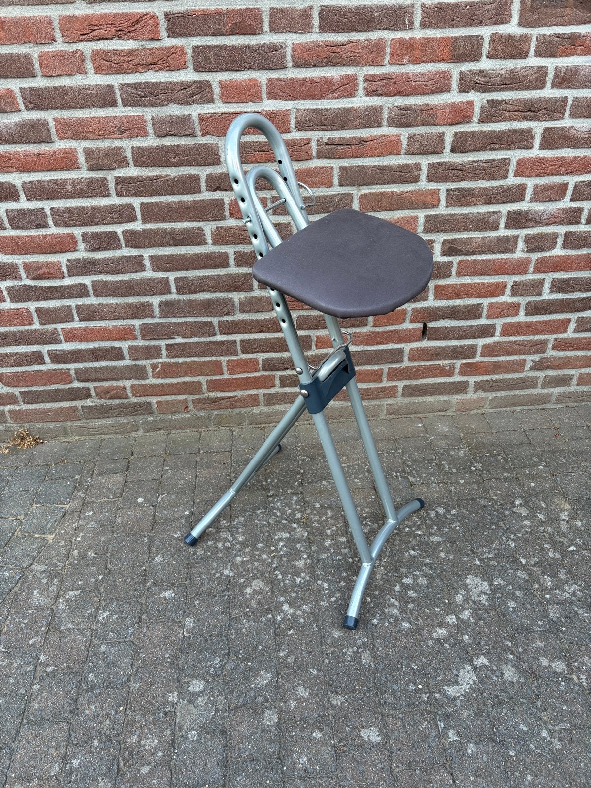 Handig krukje op hoogte, ideaal voor strijken, Ophalen, In hoogte verstelbaar, Gebruikt, Staal