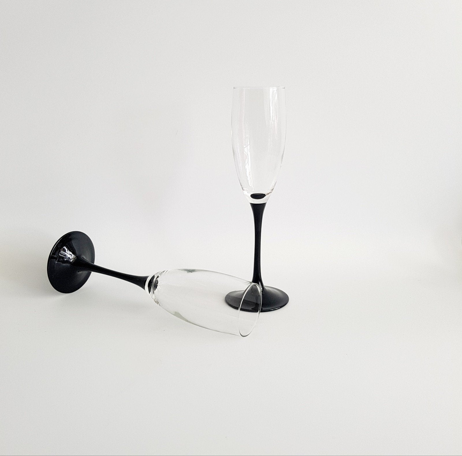 izgs luminarc glas op voet set van 2, Ophalen of Verzenden, Zo goed als nieuw