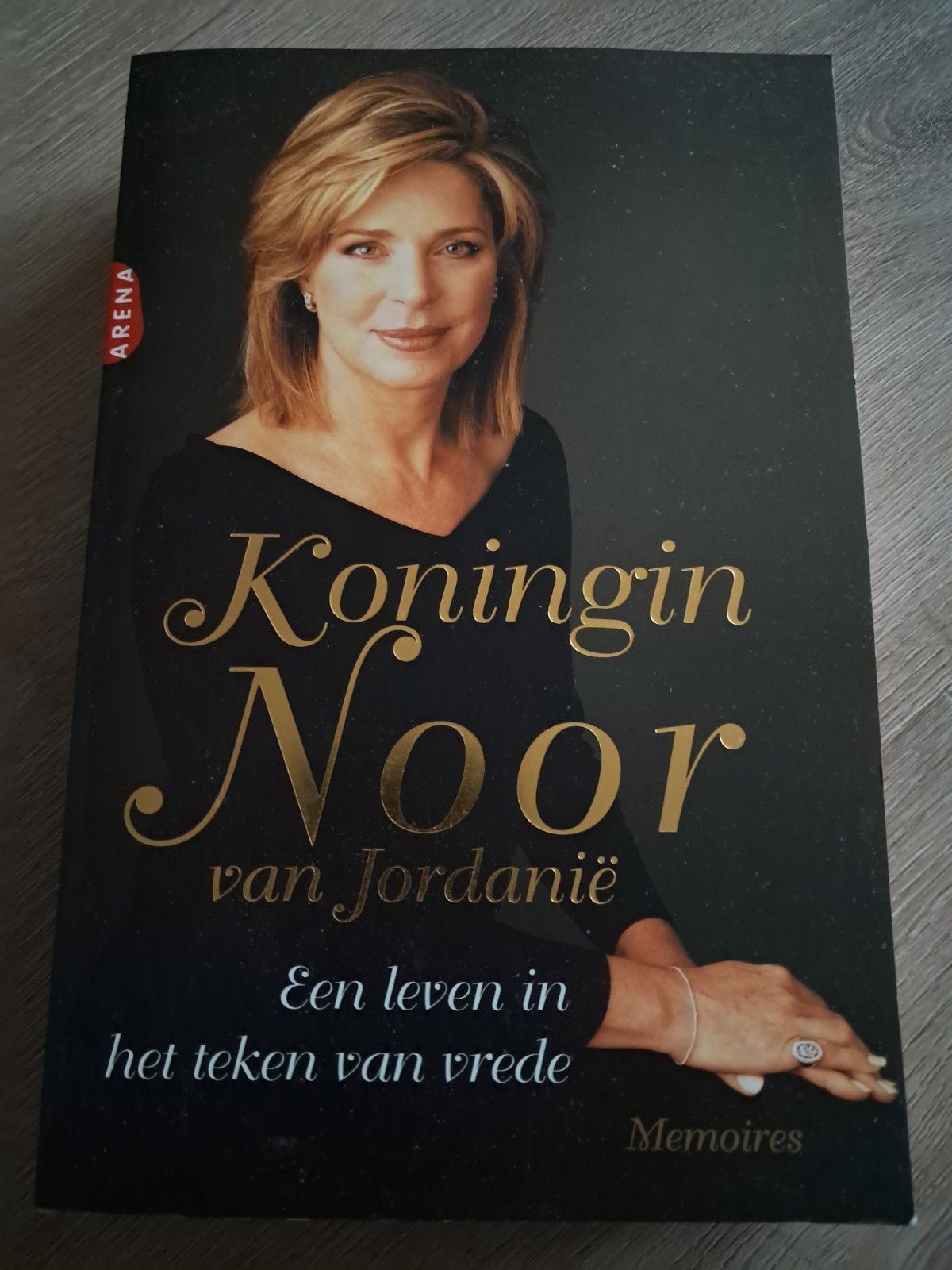 D3 Koningin Noor van Jordanië: Een leven in het teken van vr, Boeken, Ophalen of Verzenden, Zo goed als nieuw, Koningin Noor van Jordanië