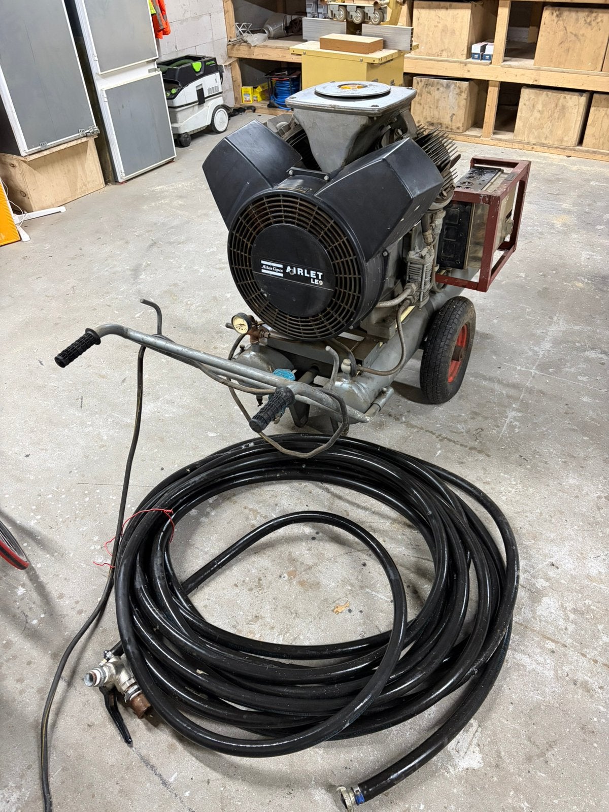 Atlas Copco AirLet LE9 Compressor 650,- !, Doe-het-zelf en Verbouw, 100 liter of meer, Ophalen, Gebruikt, 10 bar of meer