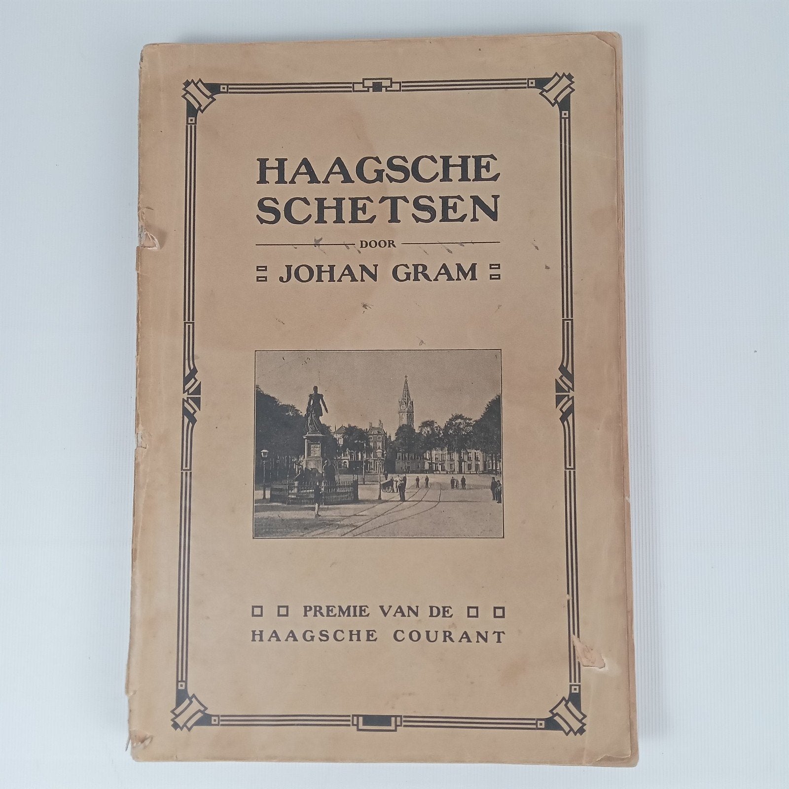 Haagsche Schetsen door Johan Gram - Oude Boek, Boeken, Ophalen of Verzenden, Gelezen, Johan Gram, Nederland
