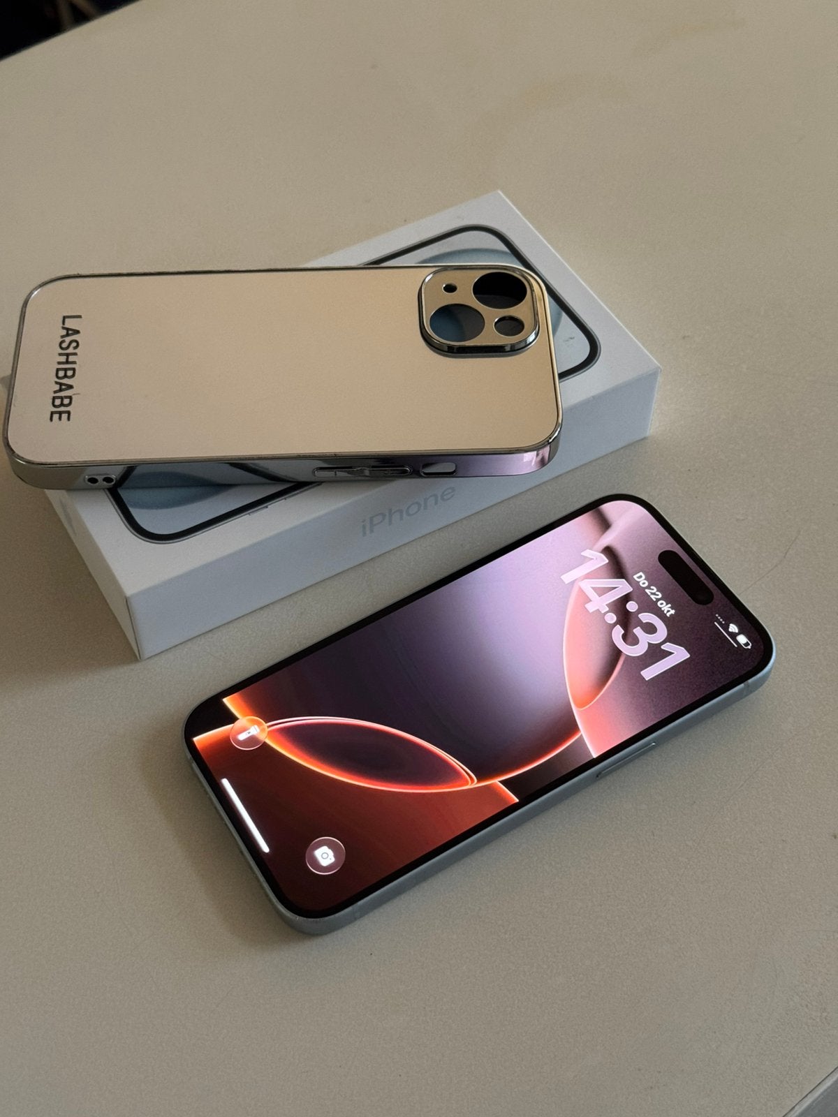 Iphone 15 achter kant kapot, IPhone 15, Wit, Ophalen of Verzenden, 81 %