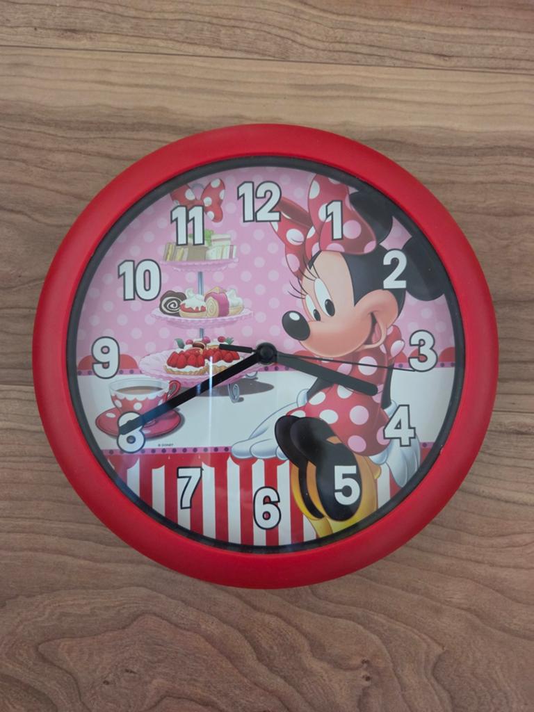 Leuke Minnie Mouse Klok voor Kinderkamer, Ophalen of Verzenden, Zo goed als nieuw, Klok