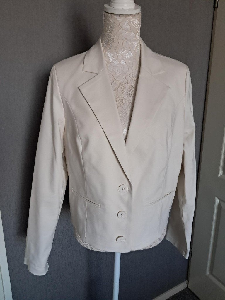Jasje Red Button Maat : XL 42 : Off White  NIEUWPRIJS €99,-, Wit, Maat 42/44 (L), Nieuw, Ophalen of Verzenden