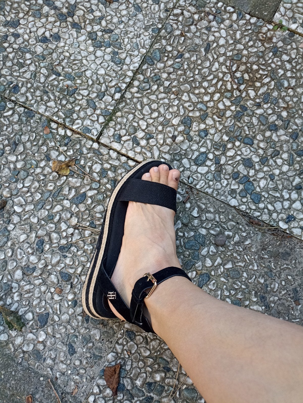 Tommy Hilfiger sandalen met ontbrekende gesp, Zwart, Gedragen, Tommy Hilfiger, Sandalen of Muiltjes