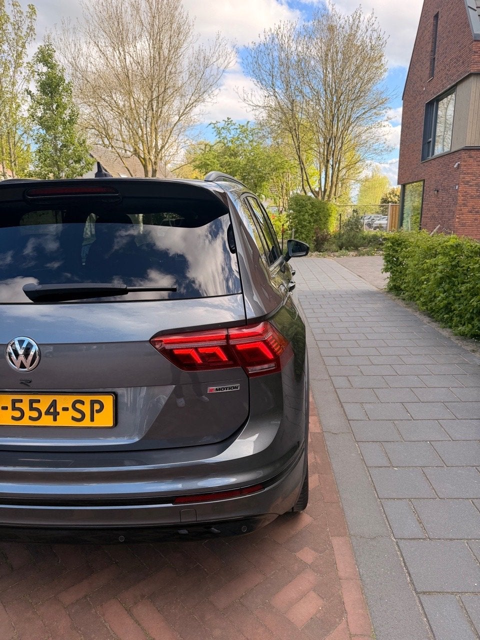 Foto 9 van Volkswagen Tiguan 2.0 TSI 190pk 4Motion DSG 2020 Grijs
