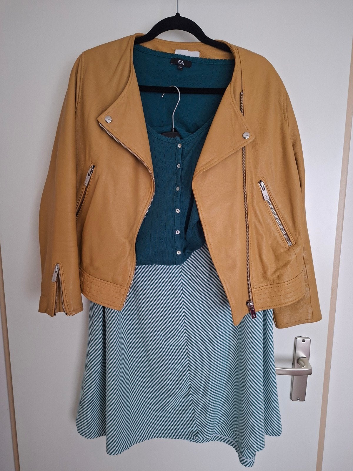 Leren jas mosterdgeel met stoere ritsen - Mango -Maat XL, Mango, Geel, Maat 46/48 (XL) of groter, Ophalen of Verzenden