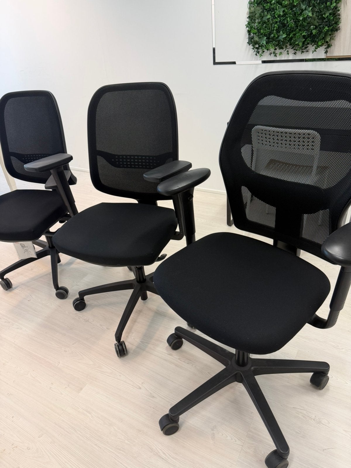 Kantoor: 3x ergonomische bureaustoelen, Ophalen, Zo goed als nieuw, Zwart
