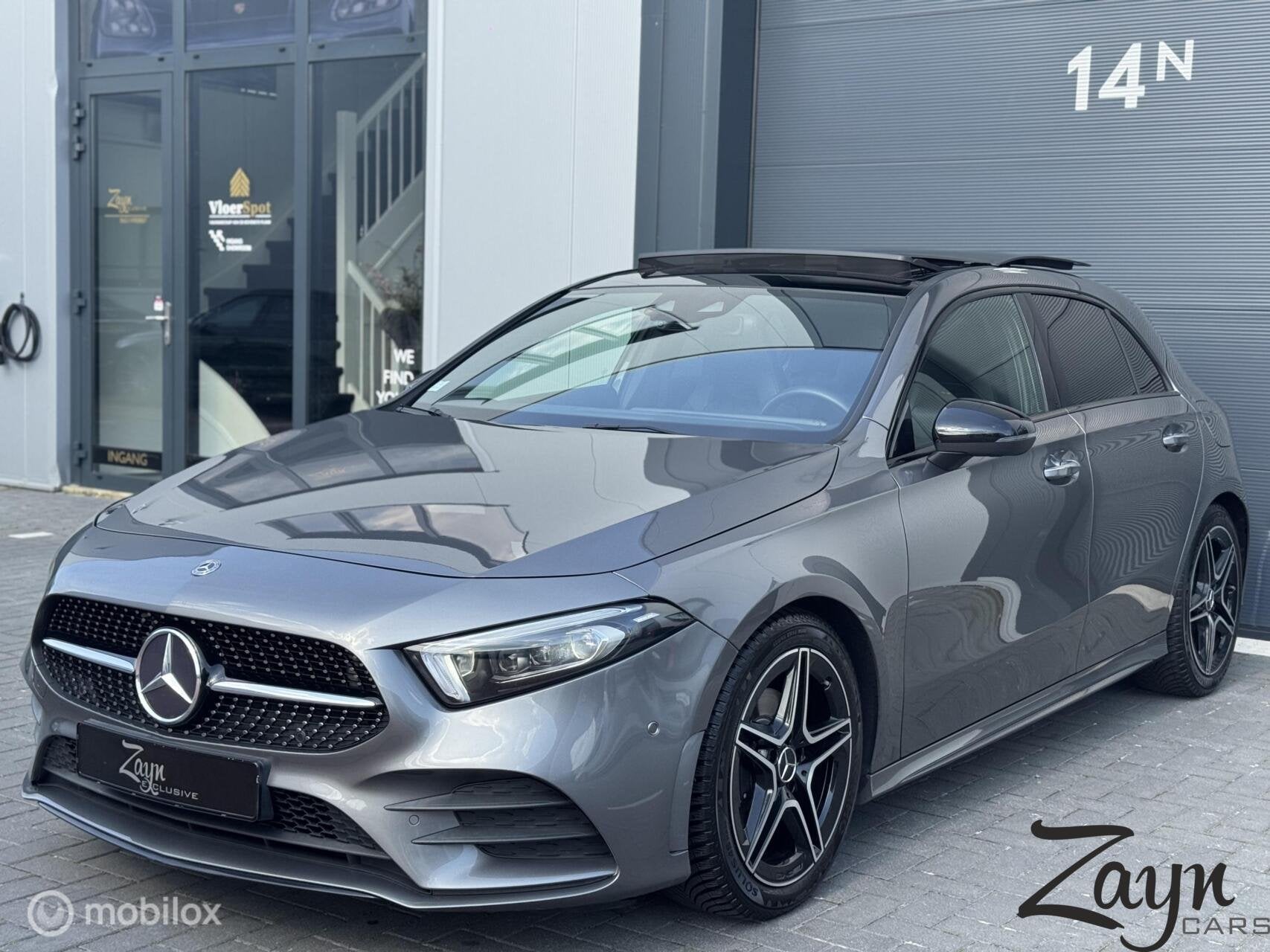 Mercedes A-klasse 200 Launch Edition Premium | Pano | AMG |, Auto's, Mercedes-Benz, Gebruikt, Euro 6, 163 pk, Leder