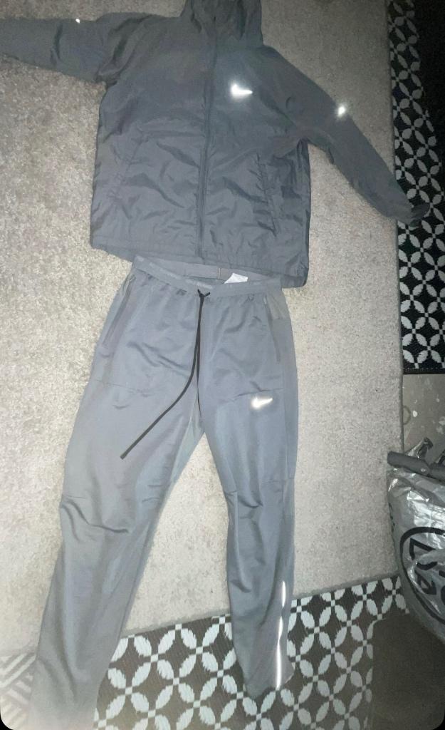 trainingspak nike grijs, Ophalen of Verzenden, Zo goed als nieuw, Grijs, Algemeen