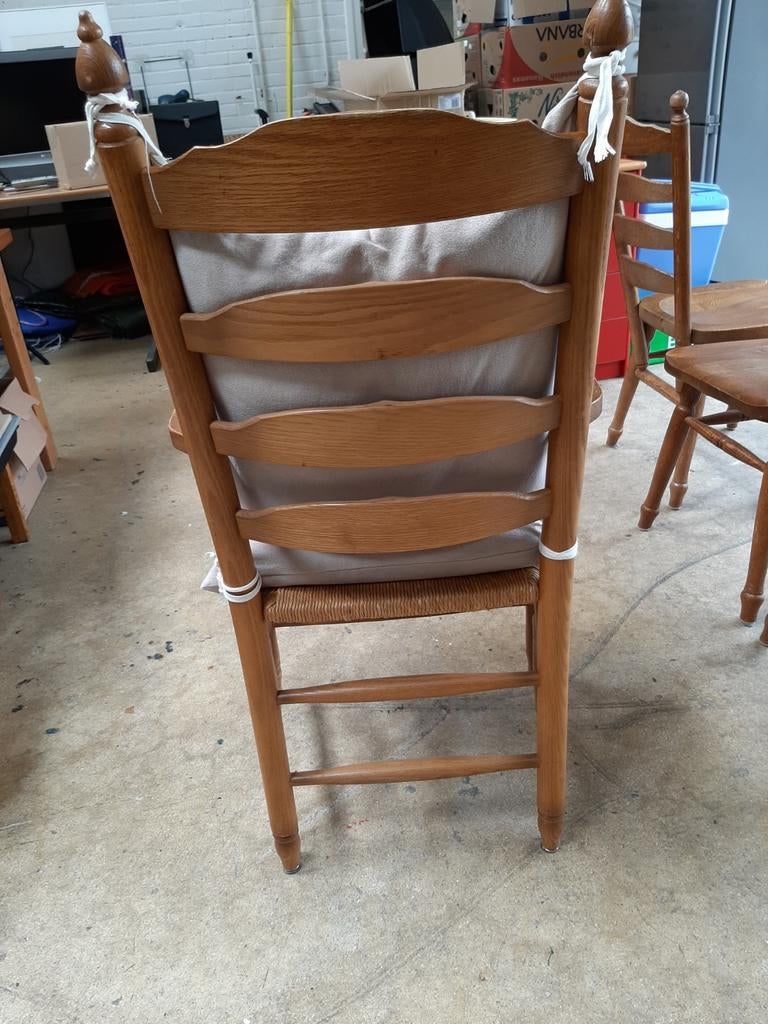 Houten leuningstoel met rieten zitting en kussens, Ophalen