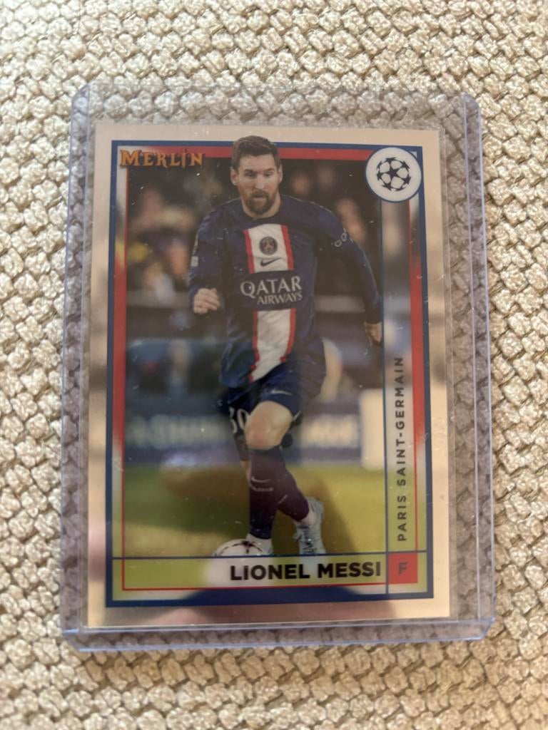 Lionel Messi Merlin Topps Champions League Kaart PSG, Ophalen of Verzenden, Zo goed als nieuw, Buitenlandse clubs, Spelerskaart
