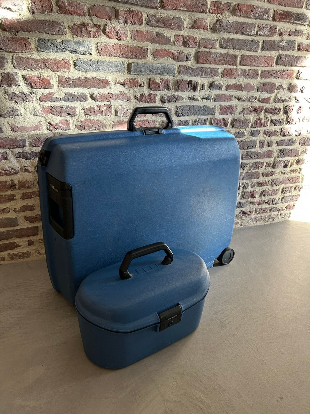 Koffer hard kunstof met beautycase, Ophalen, Gebruikt, Hard kunststof, 60 tot 70 cm