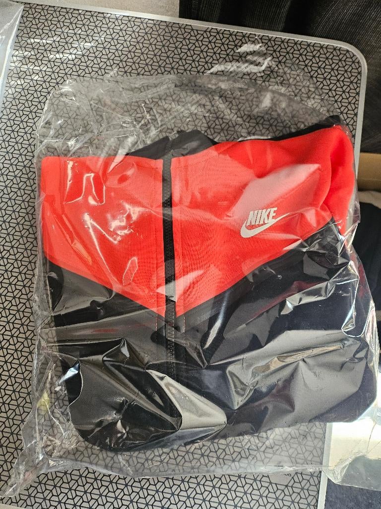 Nike tech fleece rood zwart, Nike, Nieuw, Ophalen of Verzenden, Rood