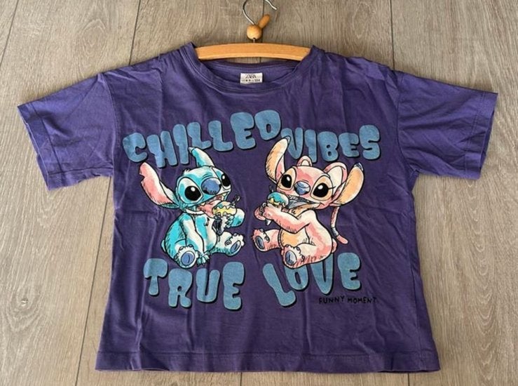 Zgan paars tshirt disney stitch Zara 134, Ophalen of Verzenden, Zo goed als nieuw, Meisje, Shirt of Longsleeve