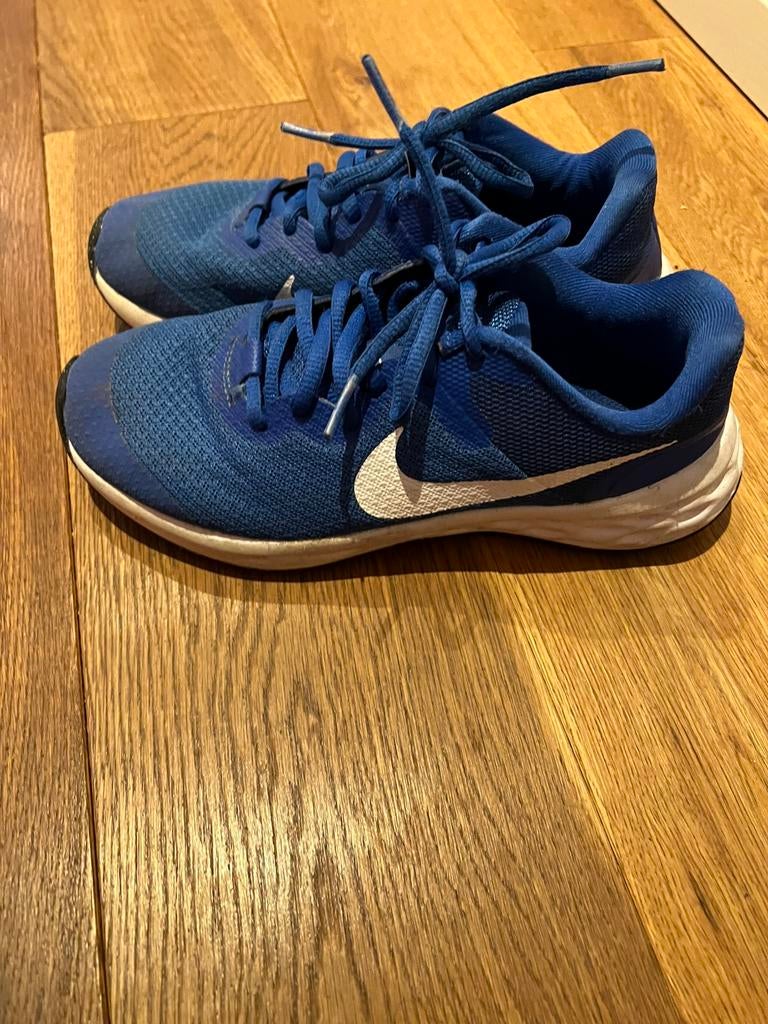 Nike Sportschoenen / hardloopschoenen Maat 35.5 blauw, Gebruikt, Ophalen of Verzenden, Nike, Jongen of Meisje