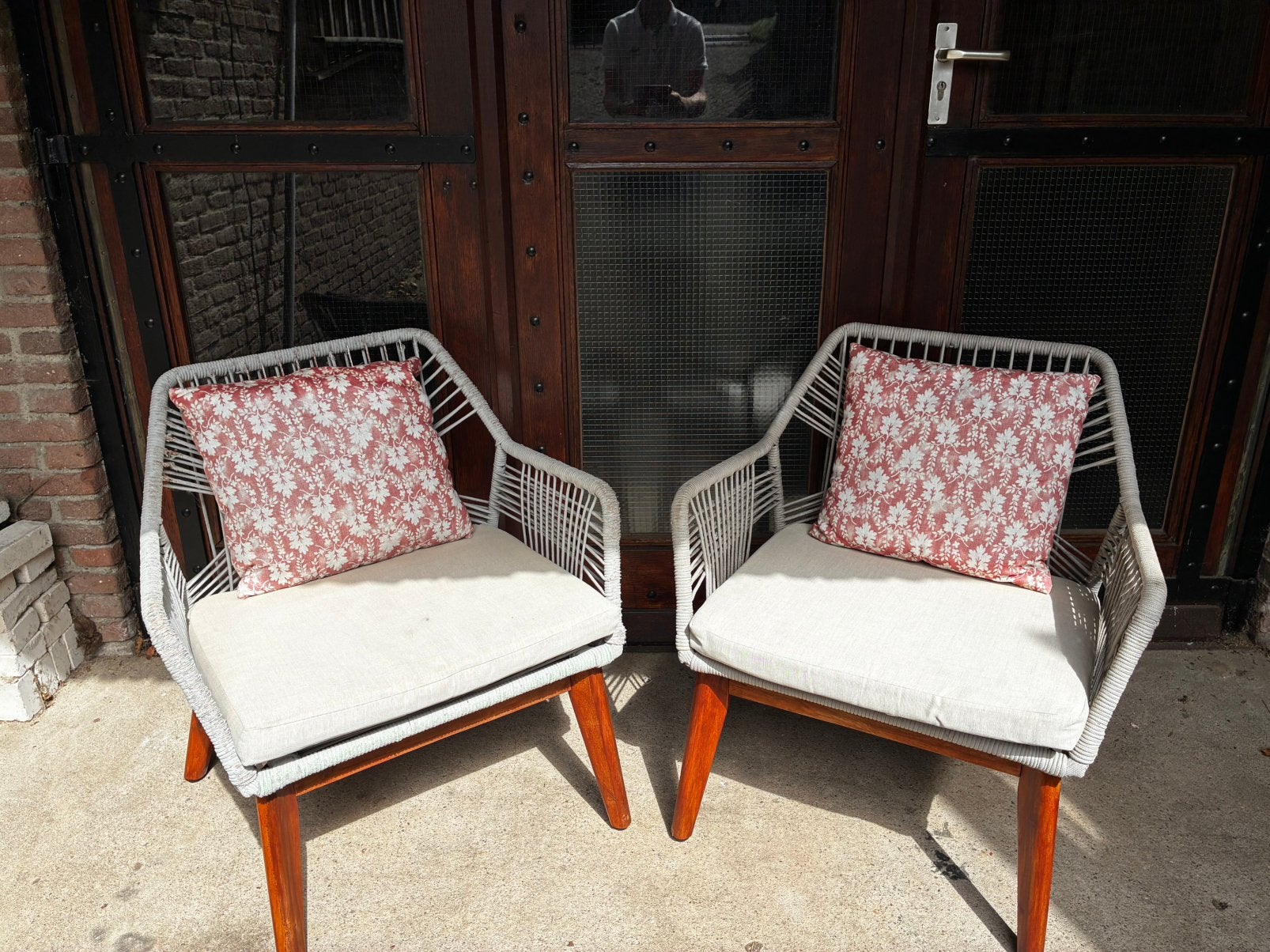 Twee lage tuinstoelen, Ophalen of Verzenden, Zo goed als nieuw, 2 zitplaatsen