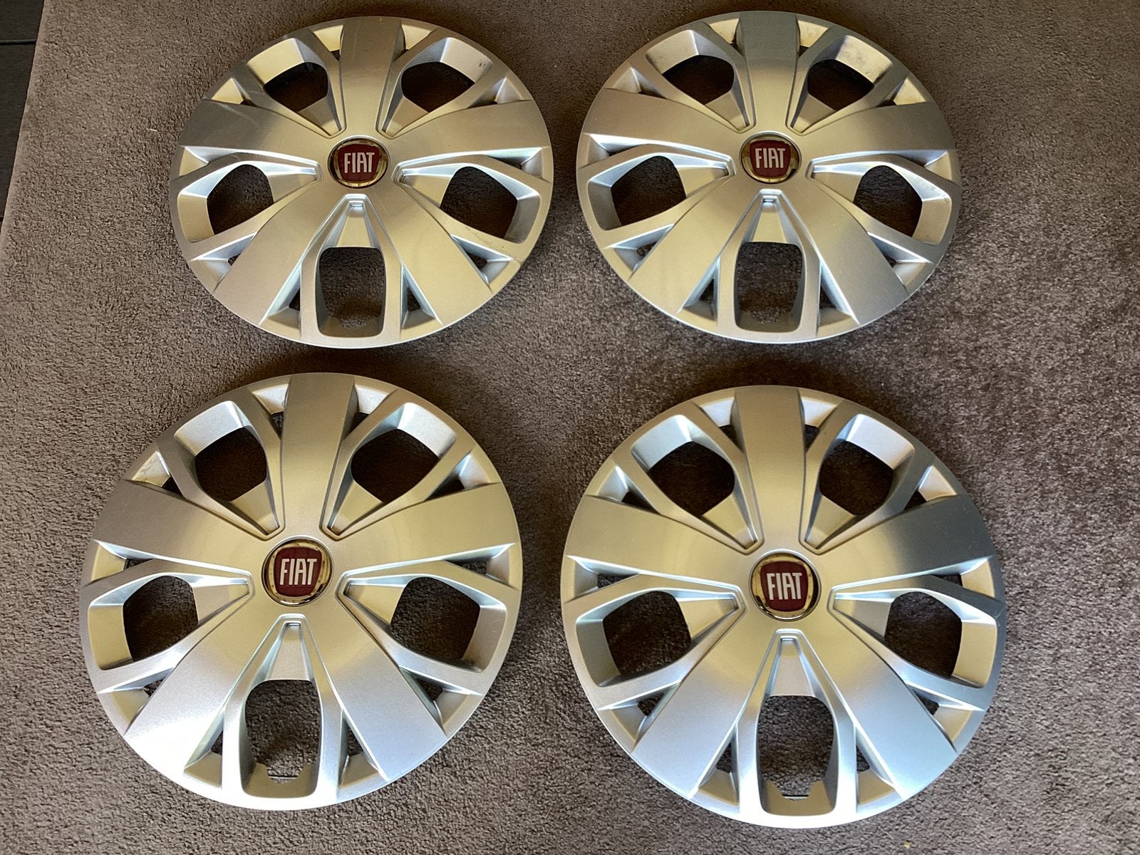 4 wieldoppen Fiat Ducato 16 inch, Ophalen, Zo goed als nieuw