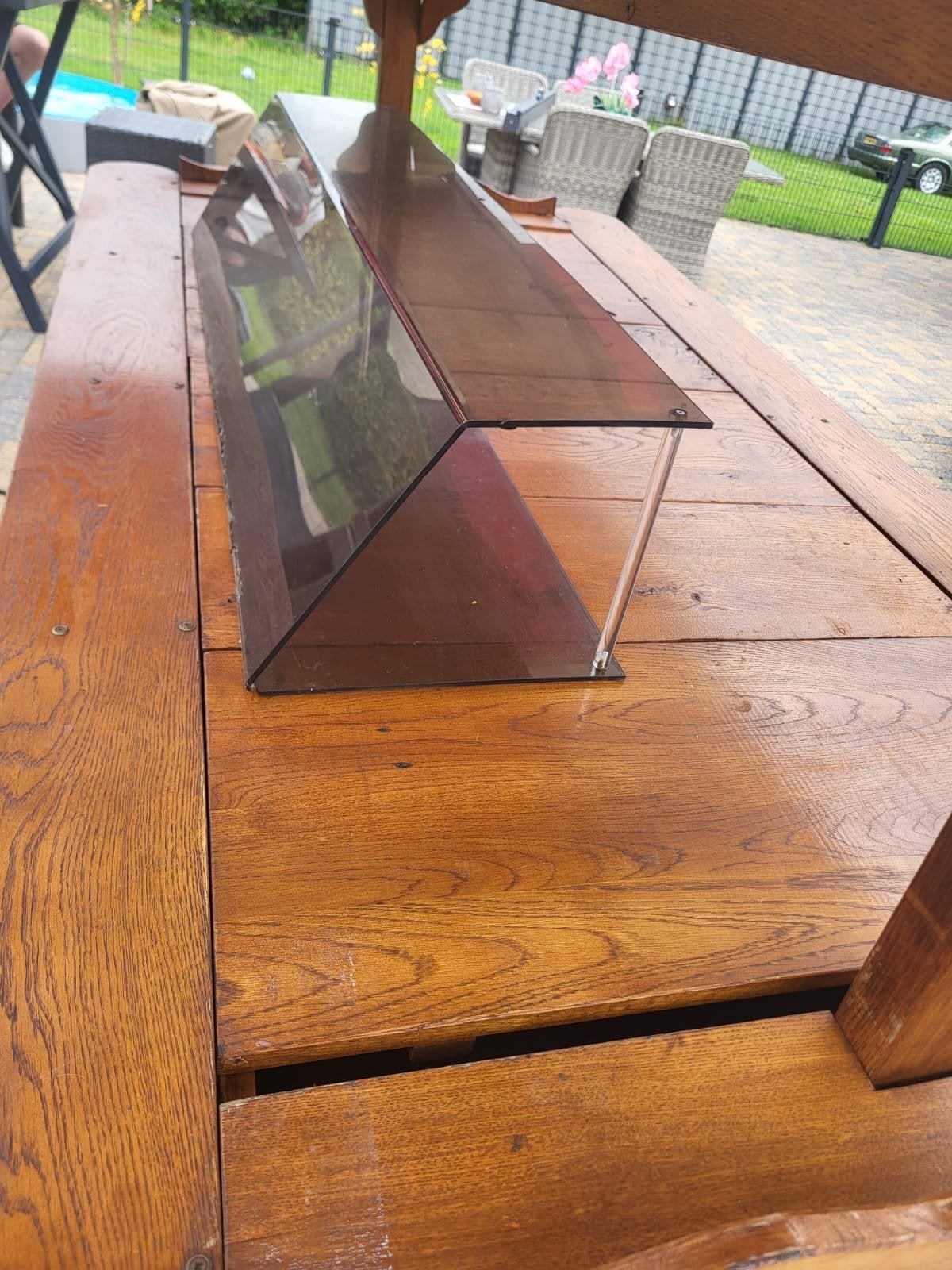 Houten verkoopkar met luifel en vitrine, Ophalen