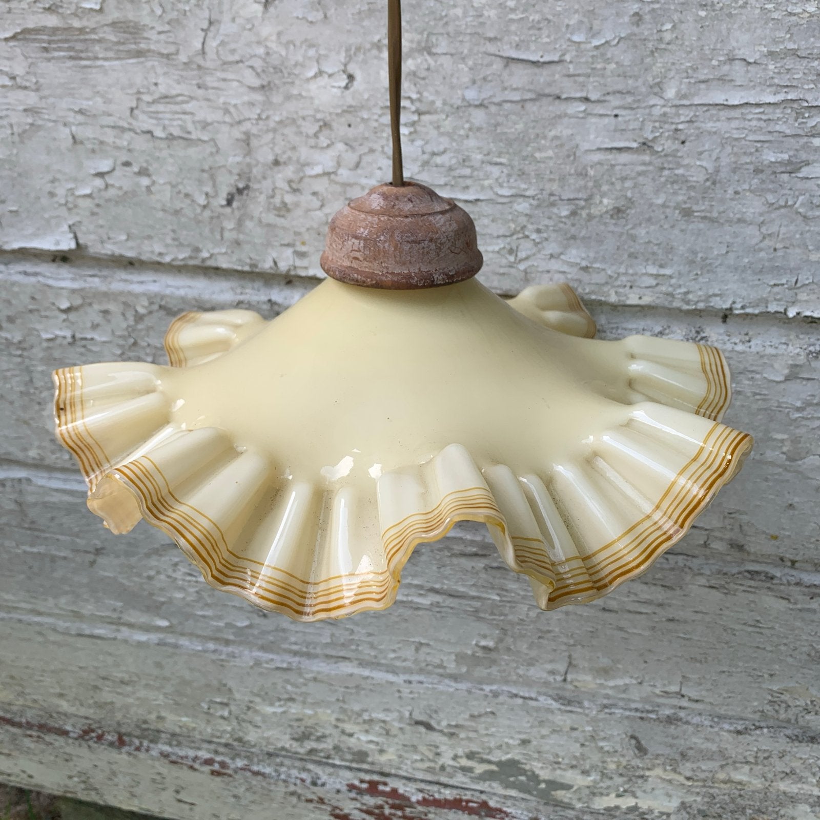 Vintage Plafondlamp,piecrust,opaline glas,art deco stijl,, Ophalen of Verzenden, Zo goed als nieuw, Glas, Art deco,art nouveau,vintage
