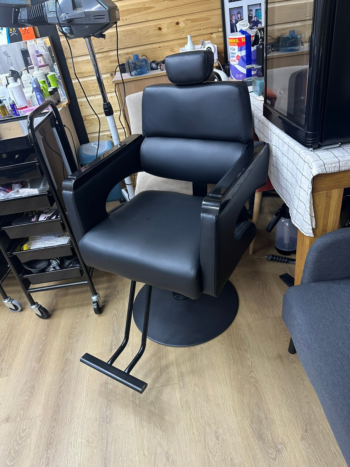 Barber stoel hoogte en rug verstelbaar en lig functie, Huis en Inrichting, Stoelen, Ophalen, Zo goed als nieuw, Zwart, Eén
