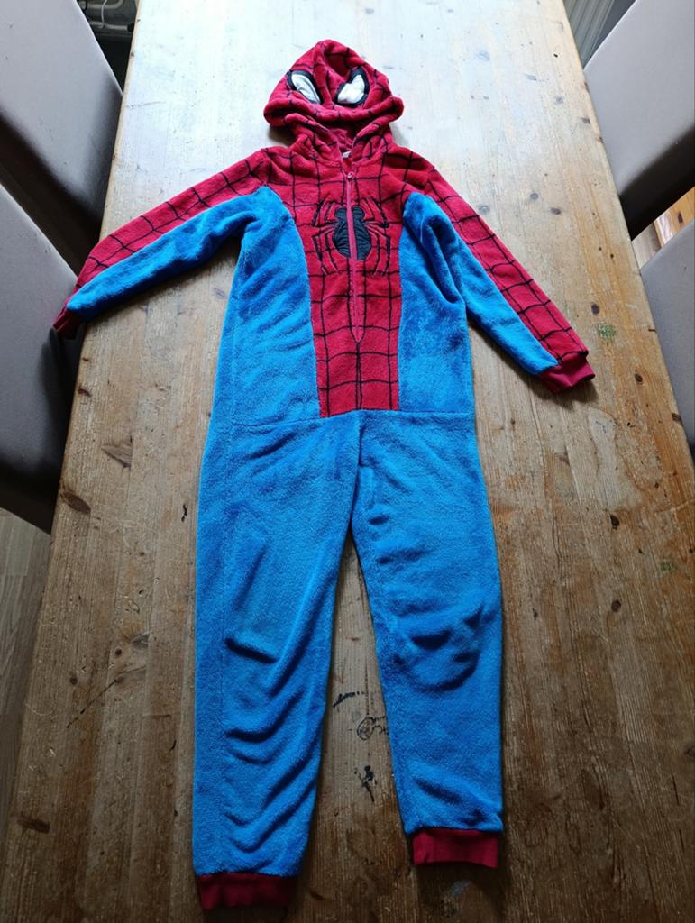 Spiderman warme onesie maat 134, Kinderen en Baby's, Kinderkleding | Maat 134, Nacht- of Onderkleding, Gebruikt, Ophalen of Verzenden