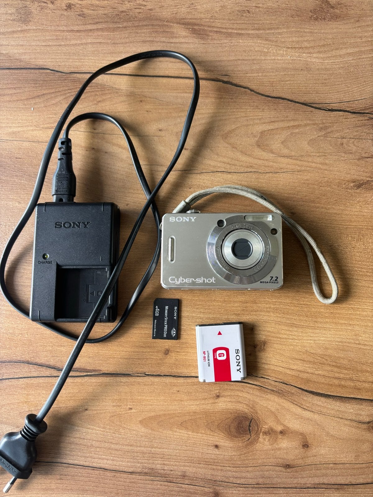 Sony Cybershot DSC-W55 - Compactcamera met accessoires, Ingebouwde flitser, Gebruikt, Ophalen of Verzenden, Compactcamera